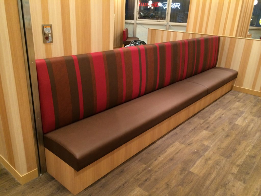 飲食店　ソファー